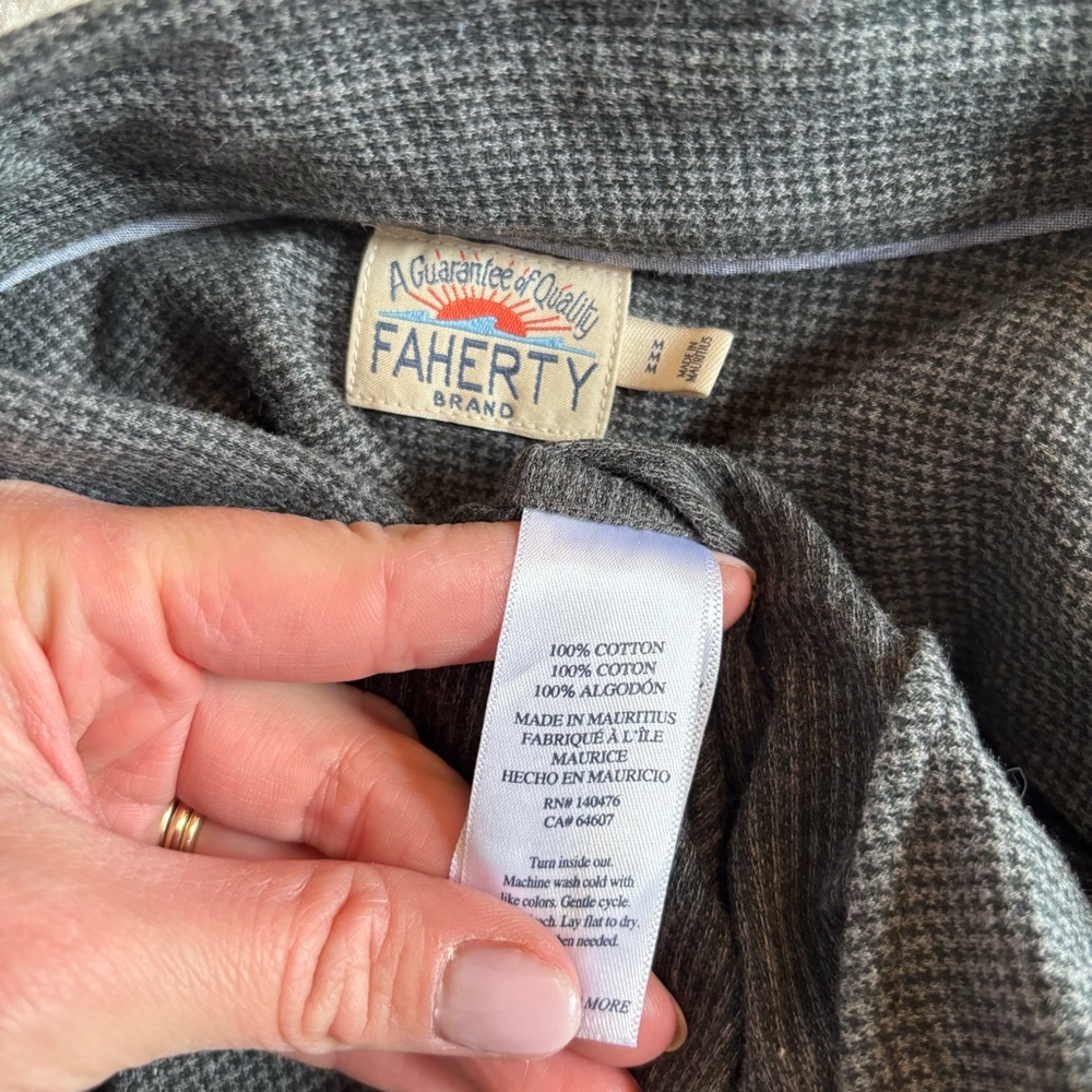 Faherty Men's Gray Button-Down Casual Shirt - Picture 7 of 7